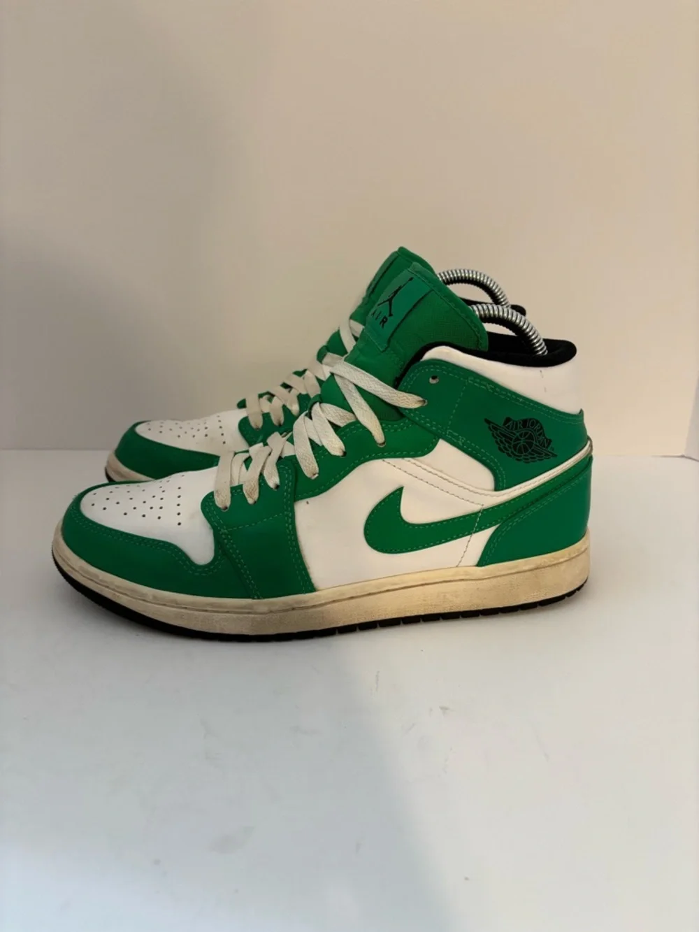 Jordan 1‎ mid size 8.5